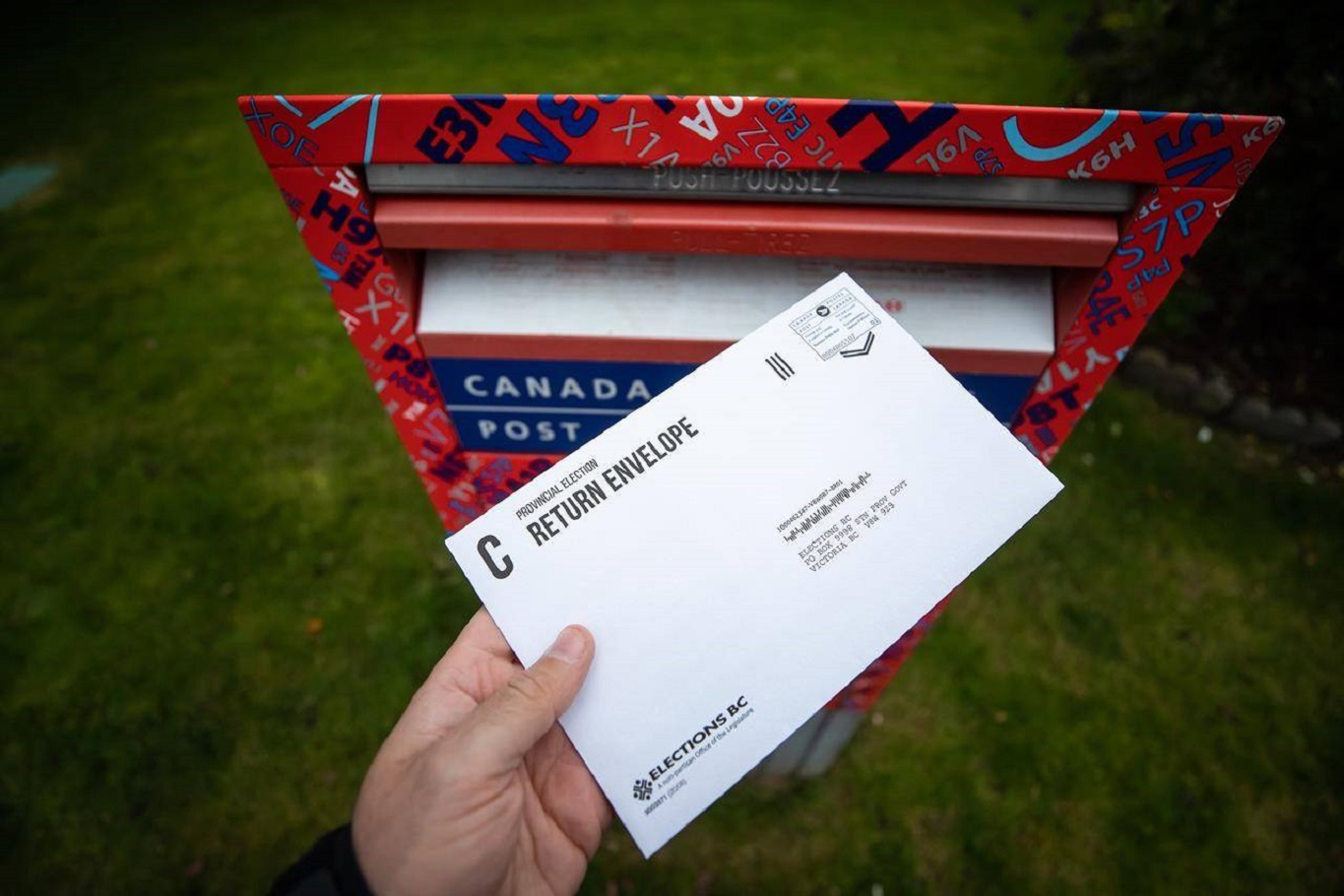 Canada to follow USA down postal-ballot rabbit hole How the “pandemic” is being used as an excuse to snuff out what little democracy is left in the Western world.</span